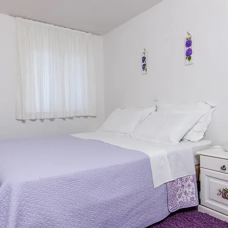 Kule 3451 Brela